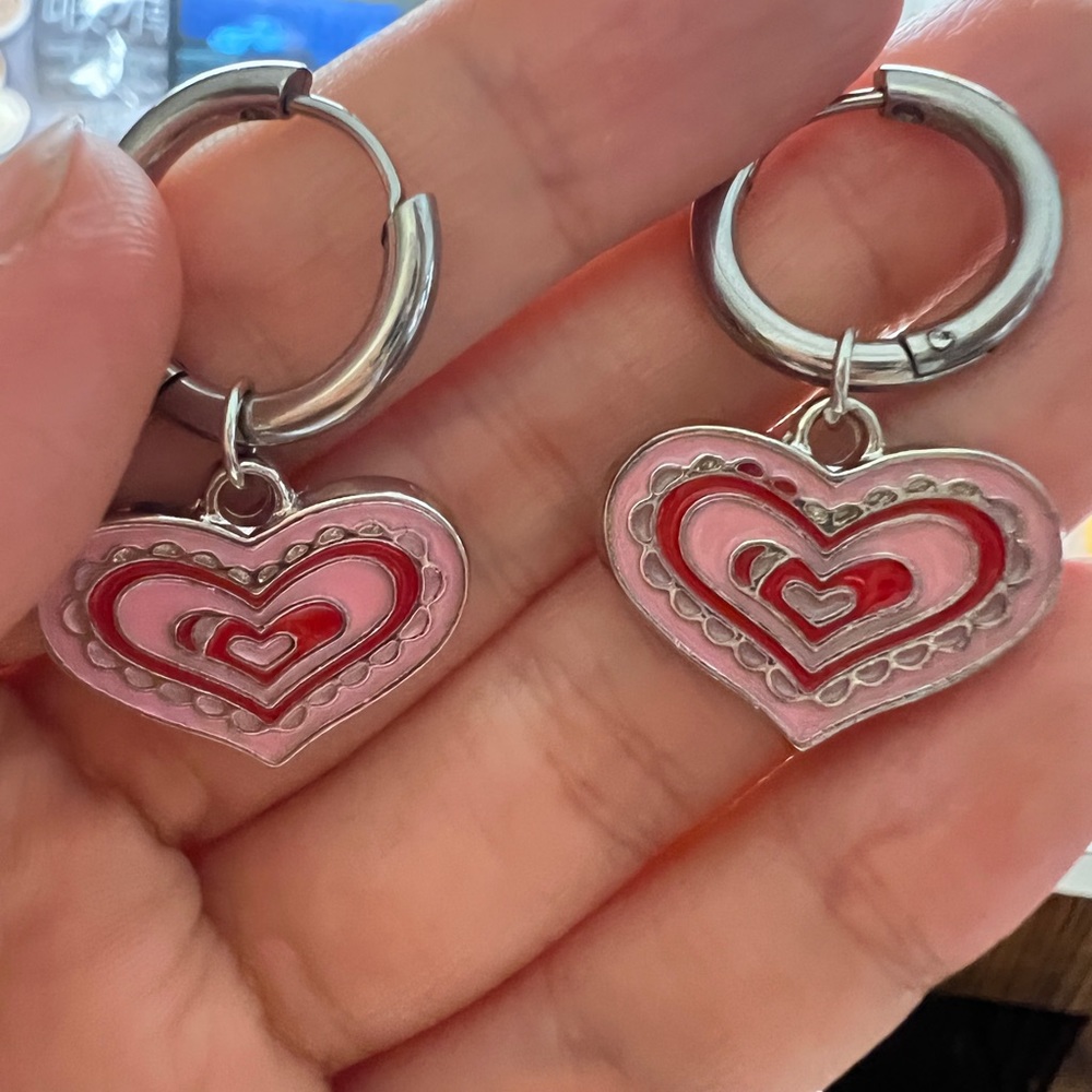 Pond red heart shaped earrings